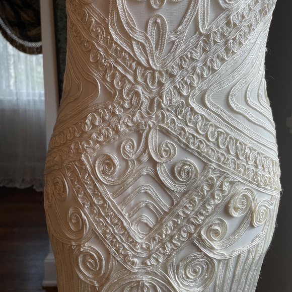 Designer Cache Elegant Sheath Amazing Applique - Picture 8 of 16